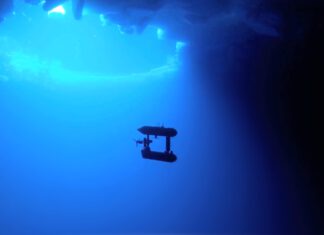 SeaBED seen under the Sea Ice (Photo: Klaus Meiners / Woods Hole Oceanographic Institution)