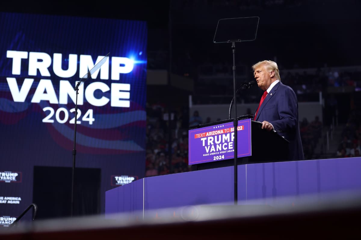 Former President of the United States Donald Trump speaking with attendees at an Arizona for Trump rally at Desert Diamond Arena in Glendale, Arizona. © Gage Skidmore / Flickr (Flickr, CC BY-SA 2.0)