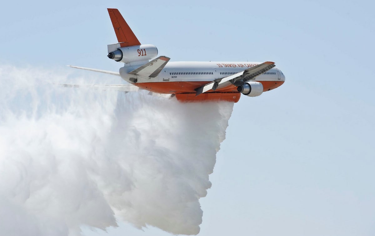 A DC-10 Tanker with the U.S. Forest Service demonstrates a water drop / by TSgt Joselito Aribuabo <a href="https://www.dvidshub.net/image/584330">Image</a>, <a href="https://www.dvidshub.net/about/copyright">DVIDS</a>